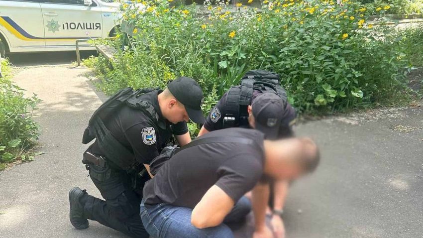 Поліція затримує підозрюваного в експлуатації підлітка в Києві